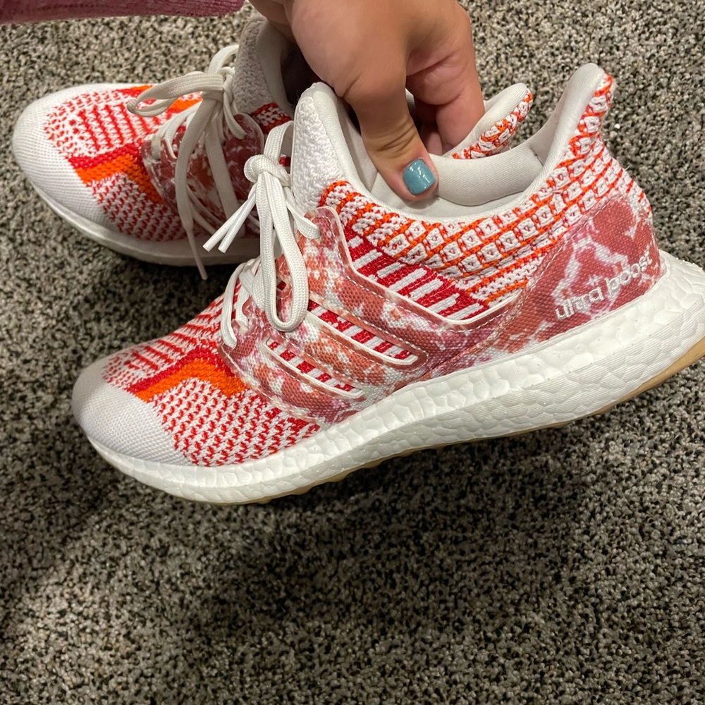 Women’s size 7 ultra boost. Used/New only worn a handful of times
